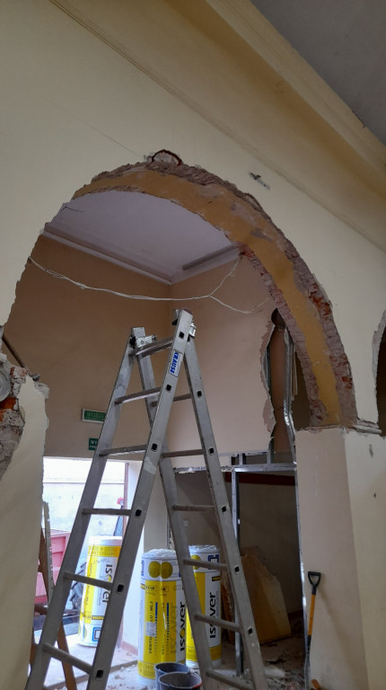 Niegdyś w Kościele Św. Trójcy, dzisiaj w Domu Kultury - odkryto kolumny