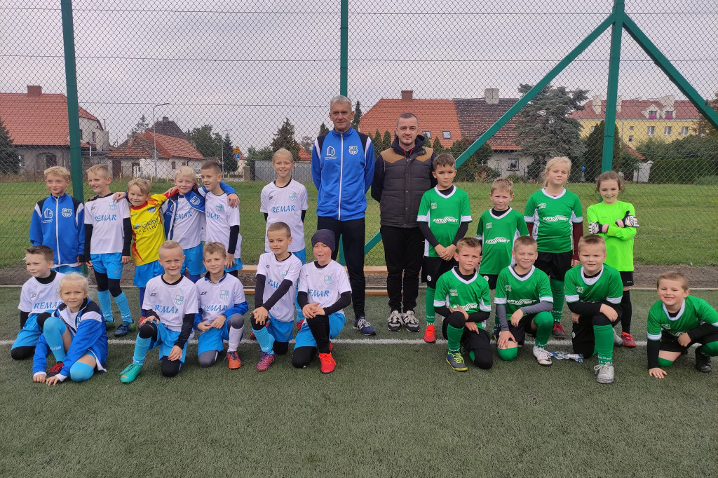Żaki z LZS Kujawy Markowice na meczu wyjazdowym w Inowrocławiu - fotogaleria