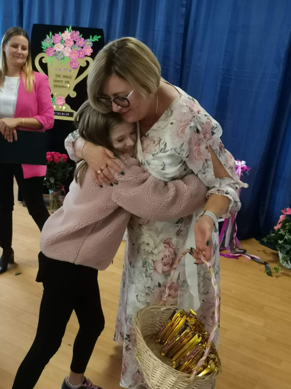 Szkoła Podstawowa w Markowicach pożegnała Panią Urszulę przechodzącą na emeryturę