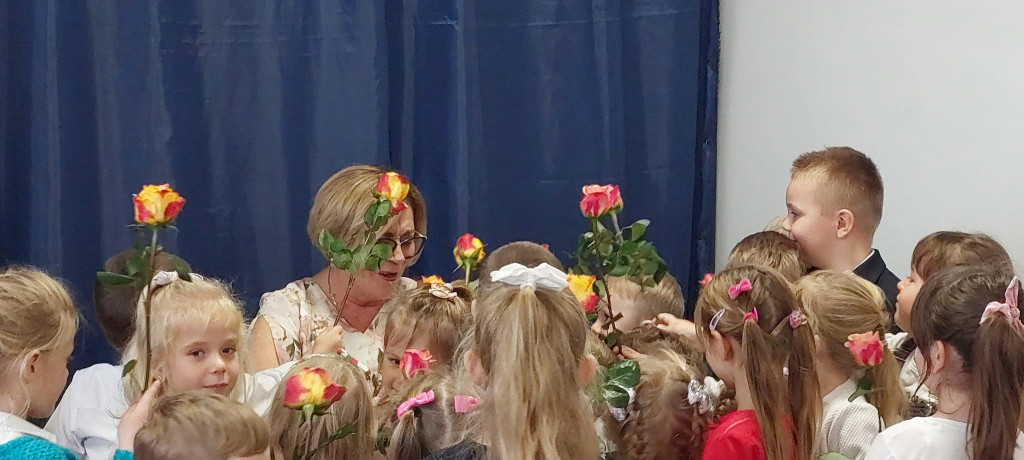 Szkoła Podstawowa w Markowicach pożegnała Panią Urszulę przechodzącą na emeryturę