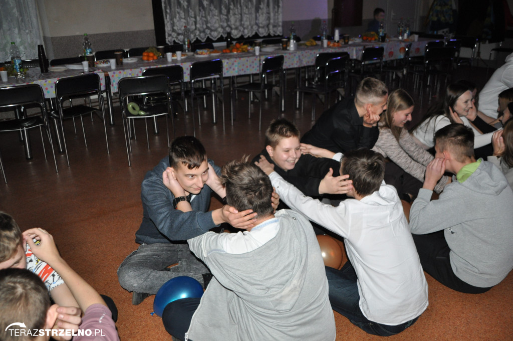 Rewelacyjna zabawa andrzejkowa w świetlicy w Markowicach