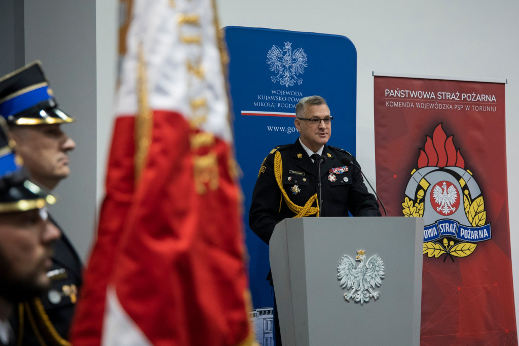 Funkcjonariusze PSP i druhowie OSP otrzymali medale, odznaki i awanse na wyższe stopnie służbowe.