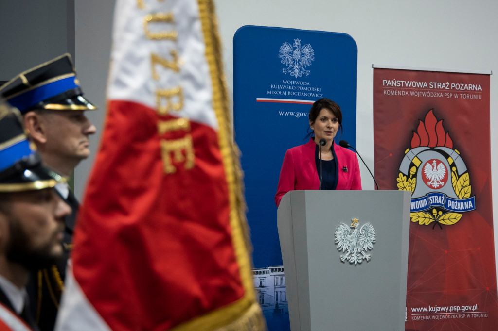 Funkcjonariusze PSP i druhowie OSP otrzymali medale, odznaki i awanse na wyższe stopnie służbowe.