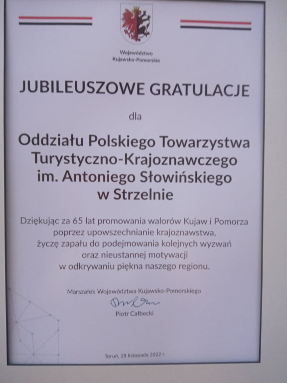 PTTK otrzymało gratulacje z okazji jubileuszu oraz medal dla Urszuli Słowińskiej