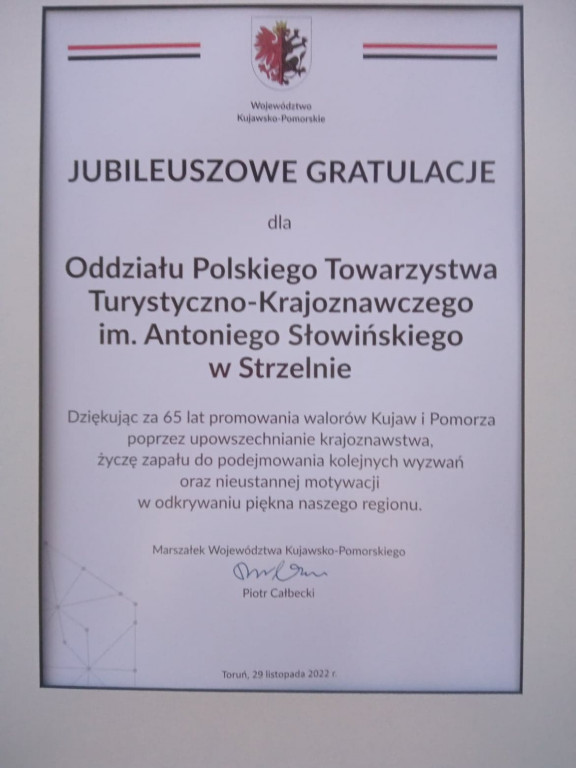 PTTK otrzymało gratulacje z okazji jubileuszu oraz medal dla Urszuli Słowińskiej