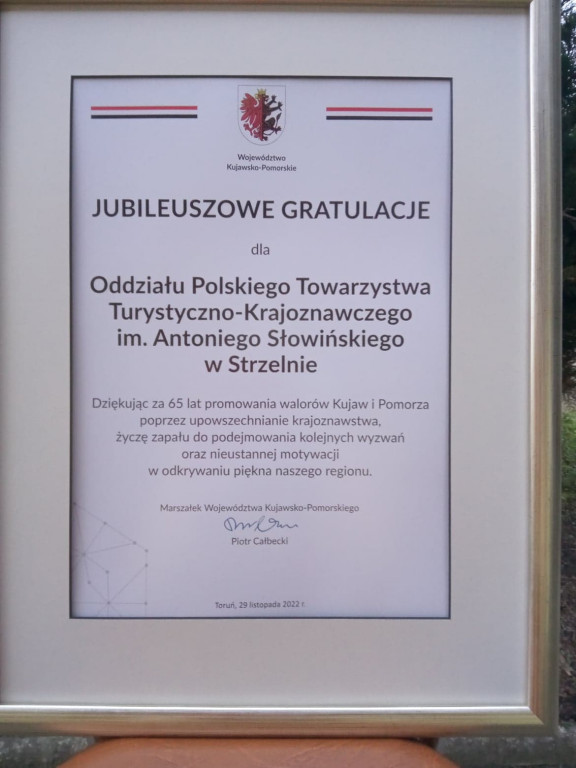 PTTK otrzymało gratulacje z okazji jubileuszu oraz medal dla Urszuli Słowińskiej
