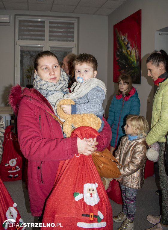 Mikołajki dla dzieci w UM, w Strzelnie - rządowe wsparcie dla podopiecznych MOPS