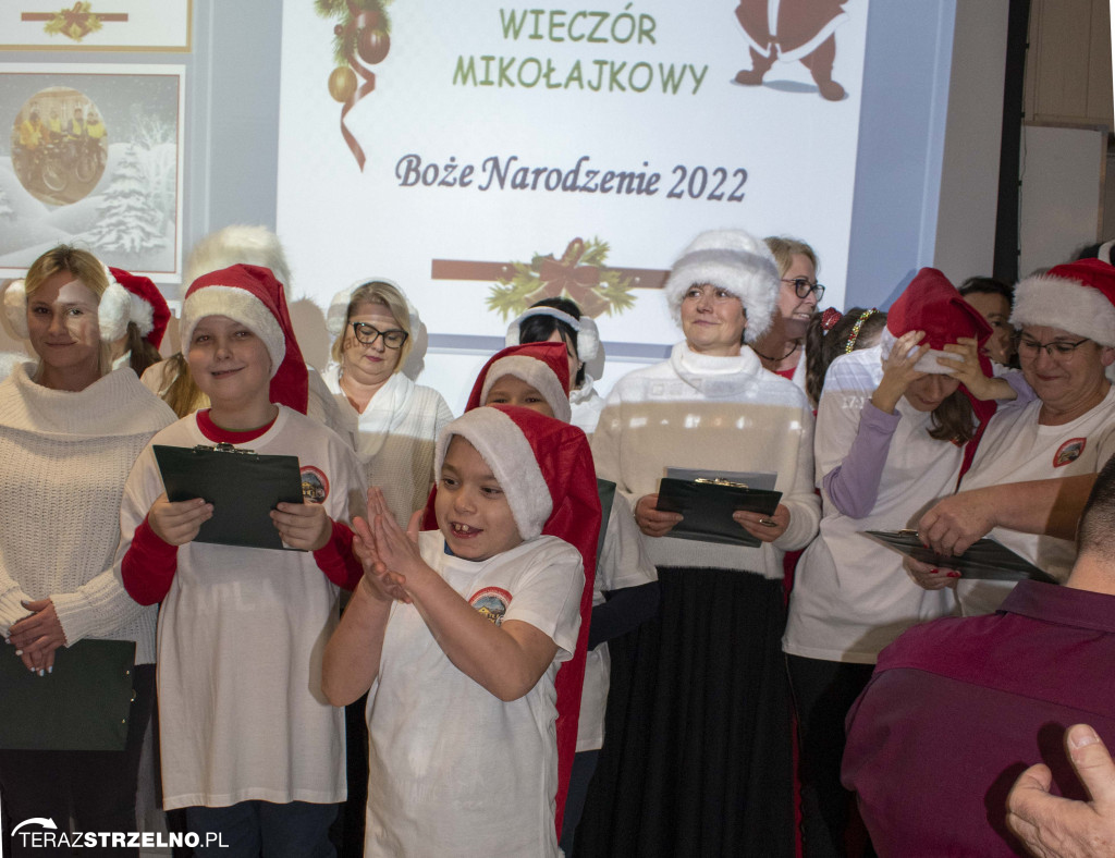 Nastrojowe świąteczne spotkanie członków i sympatyków strzeleńskiego PTTK