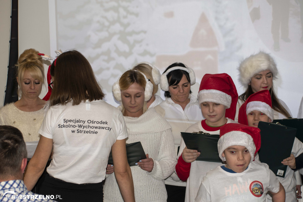 Nastrojowe świąteczne spotkanie członków i sympatyków strzeleńskiego PTTK