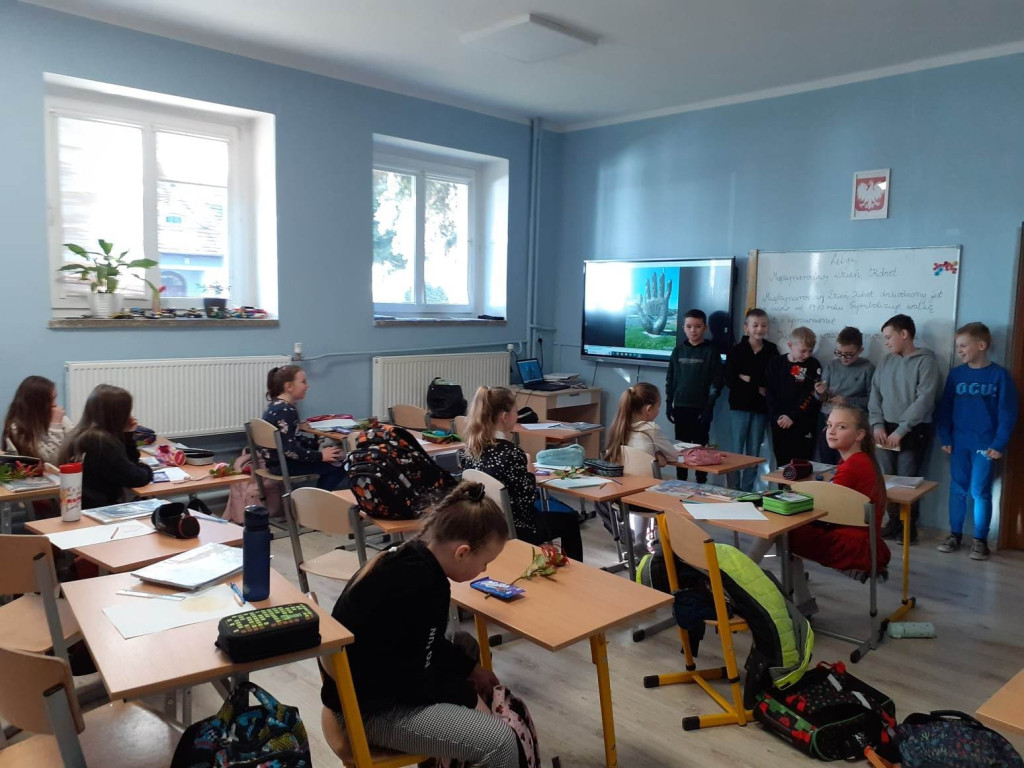 Być kobietą, być kobietą...- słodki Dzień Koboiet w SP w Markowicach