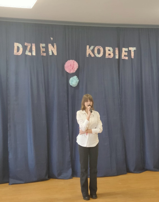 Być kobietą, być kobietą...- słodki Dzień Koboiet w SP w Markowicach