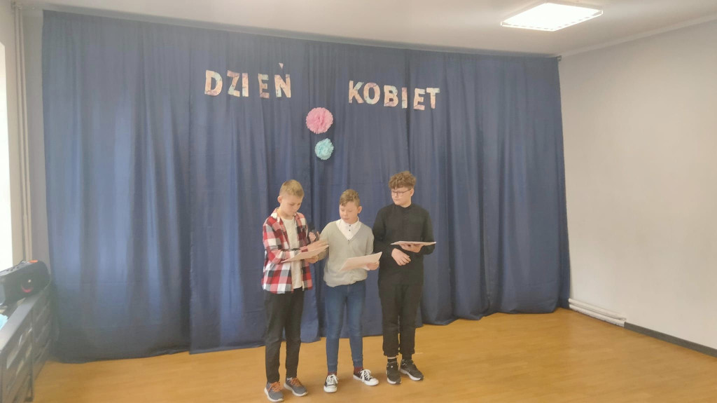 Być kobietą, być kobietą...- słodki Dzień Koboiet w SP w Markowicach