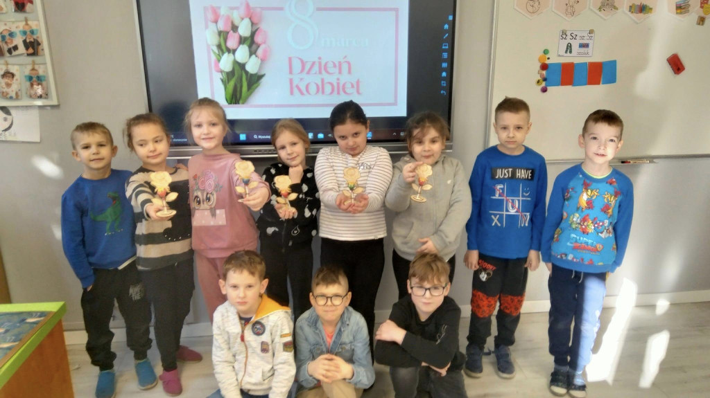 Być kobietą, być kobietą...- słodki Dzień Koboiet w SP w Markowicach