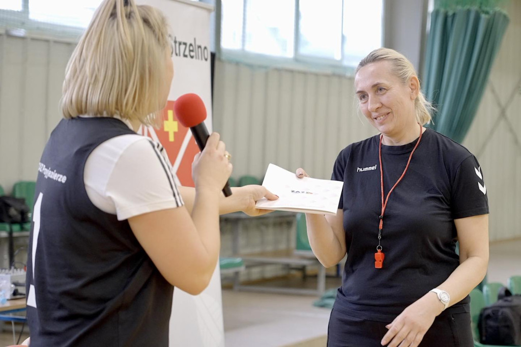 Integracyjny turniej Piłki Koszykowej osób niepełnosprawnych na hali widowiskowej w Strzelnie