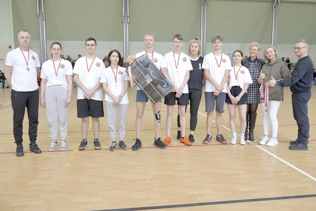 Integracyjny turniej Piłki Koszykowej osób niepełnosprawnych na hali widowiskowej w Strzelnie