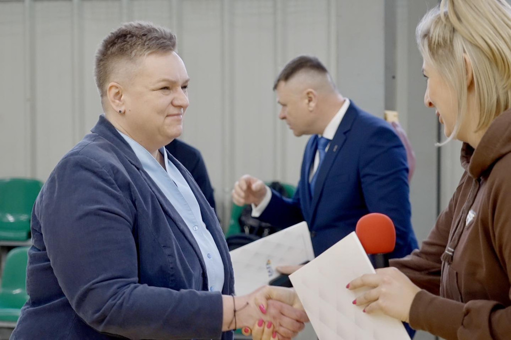 Integracyjny turniej Piłki Koszykowej osób niepełnosprawnych na hali widowiskowej w Strzelnie