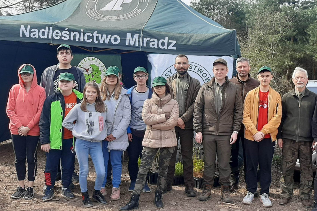 Łączą nas drzewa - sadzenie 