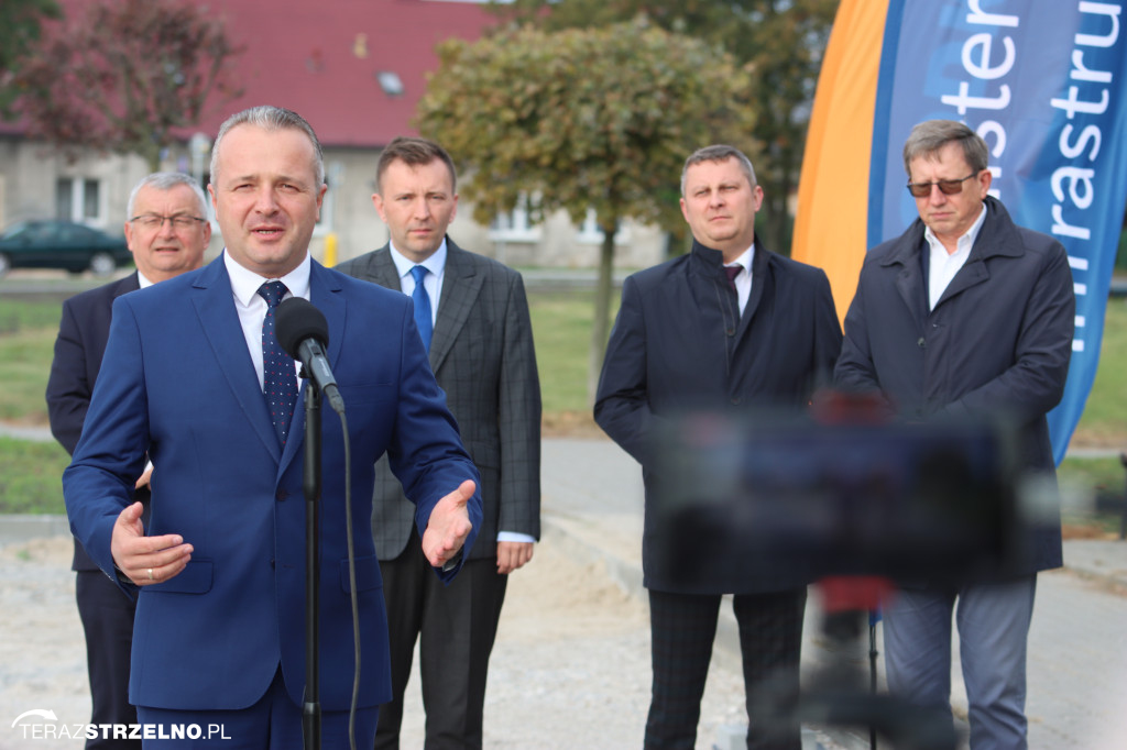 Minister Adamczyk podkreślił znaczenie obwodnic Kruszwicy i Strzelna