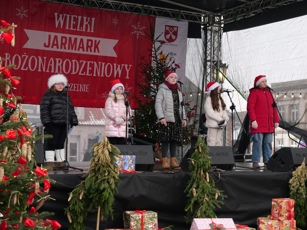 Drugi dzień Jarmarku obfitował w wiele atrakcji. Prym wiodła prywatka z Radiem FM