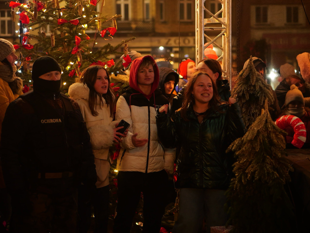 Drugi dzień Jarmarku obfitował w wiele atrakcji. Prym wiodła prywatka z Radiem FM