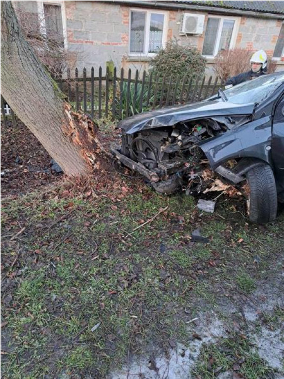 Strzelno - W Zofijówce dachowało auto, są ranni