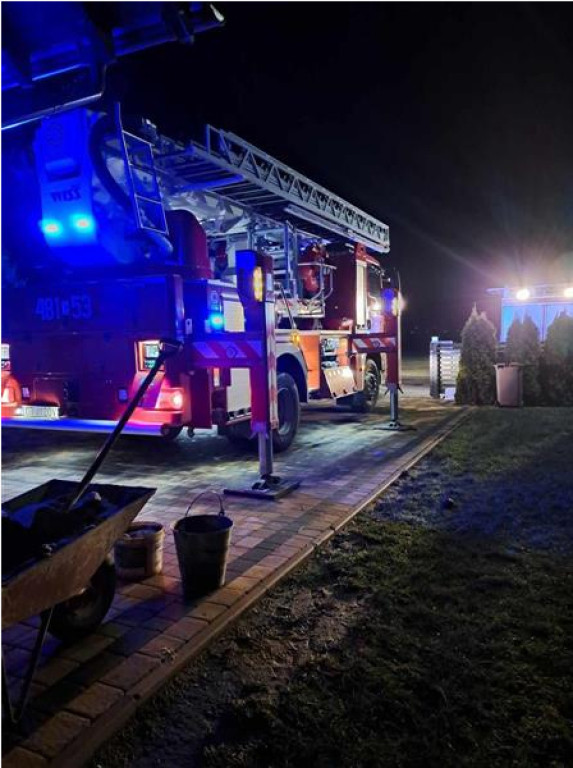 Wieczorne interwencje OSP w Strzelnie i Bożejewicach - pożary i zadymienia. [fot.]