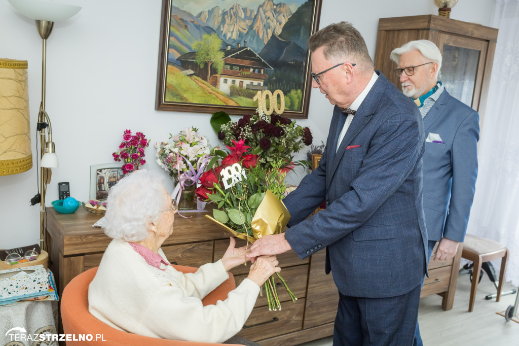 Pochodząca z Jeziorek Pani Joanna uhonorowana medalem