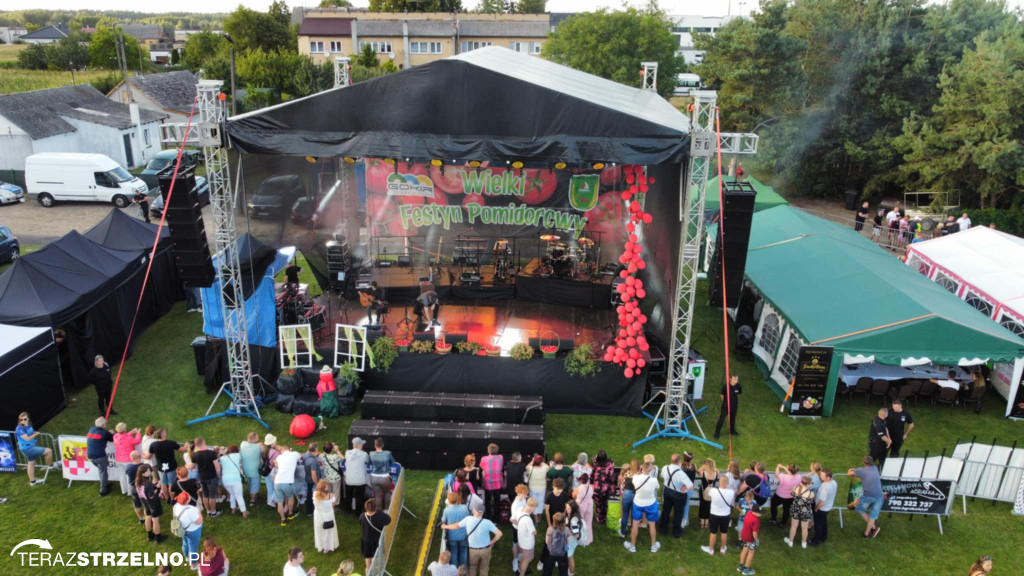W Jeziorach Wielkich trwa XXI Wielki Festyn Pomidorowy [FOTO]