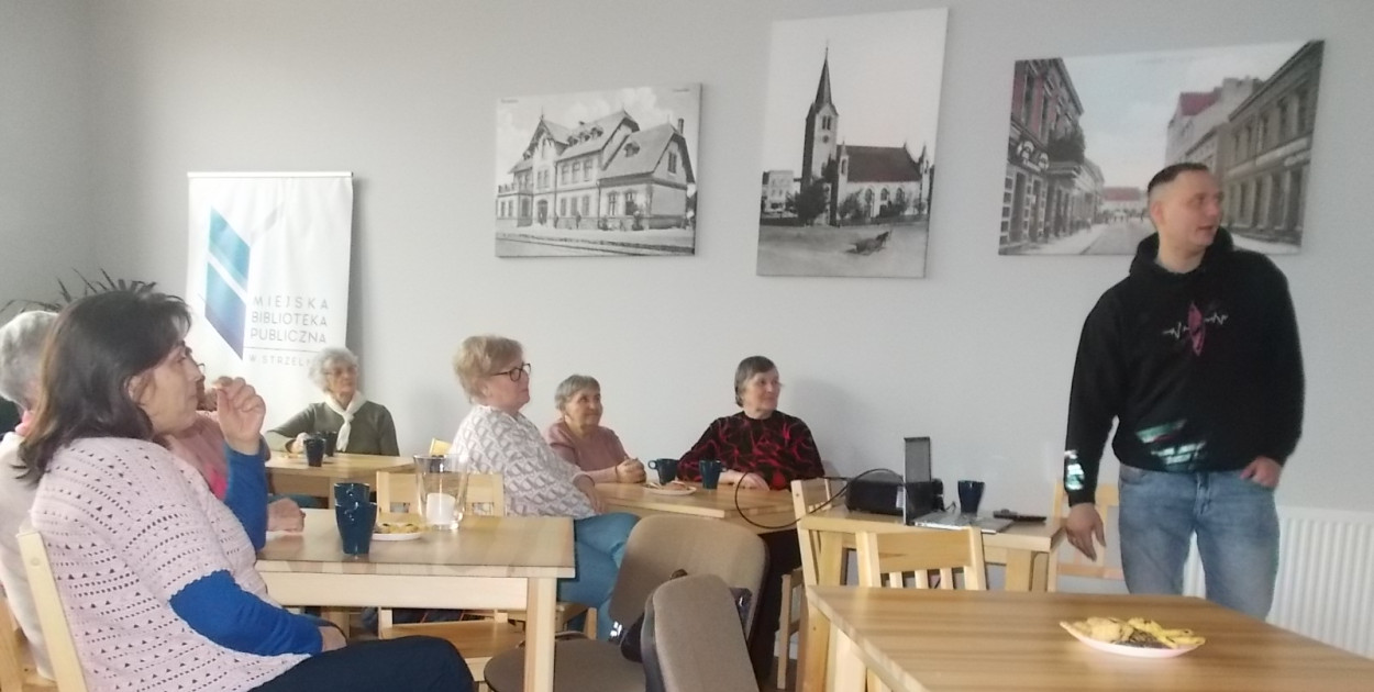 Kajakiem przez życie - prelekcja podróżnika w Klubie Seniora [fot.]