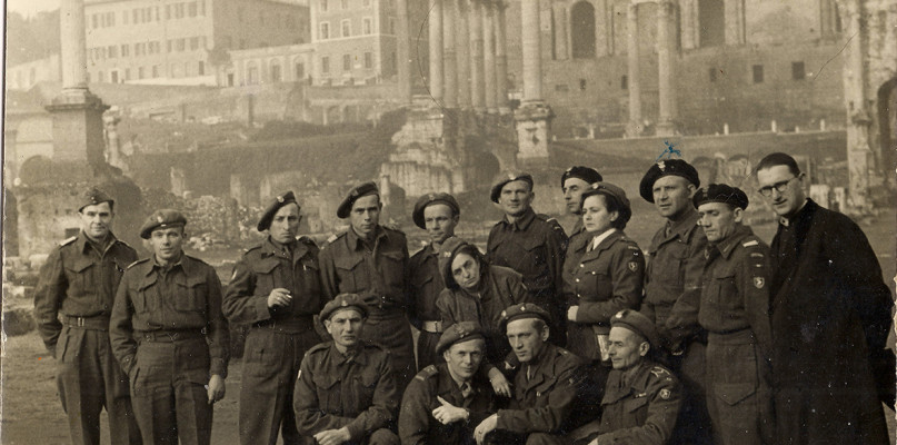 Marian Flenc trzeci od prawej w górnym rzędzie, 1943 r.