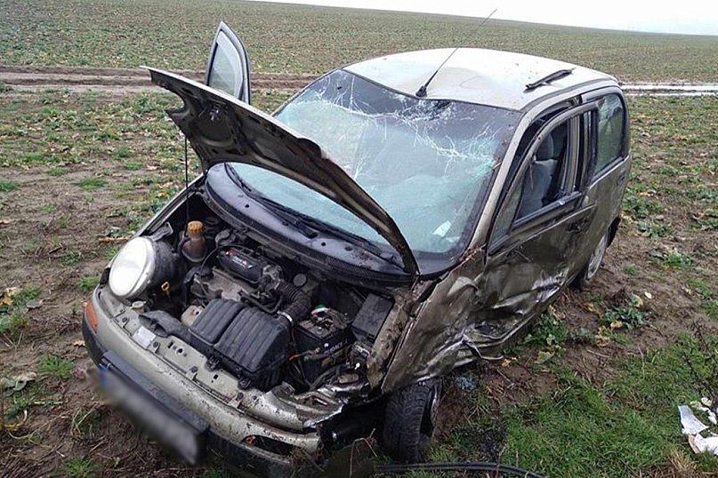 Osobówka zderzyła się z ciężarówką na DK 15