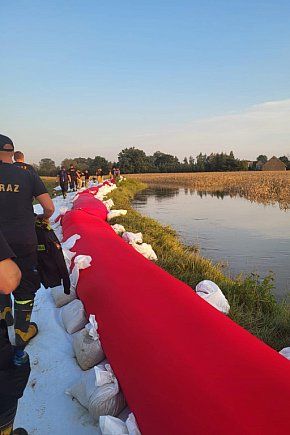 Strażacy z powiatu mogileńskiego pojechali walczyć z żywiołem-975