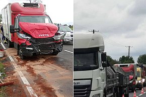 Zderzenie samochodu dostawczego z przyczepą ciężarówki w Strzelnie.-1010