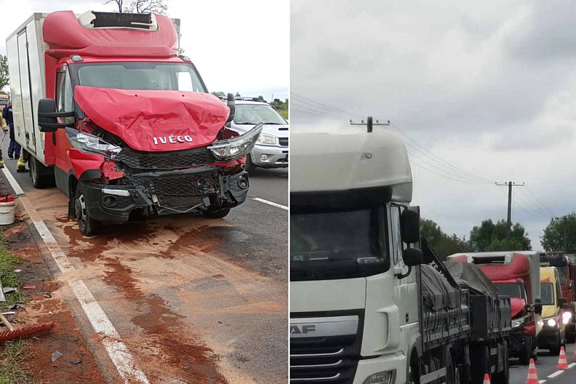 Zderzenie samochodu dostawczego z przyczepą ciężarówki w Strzelnie.