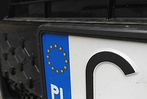 Rejestracja auta przez internet i koniec z przynoszeniem tablic. Rząd przyjął...-12063