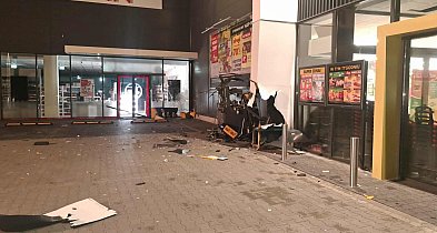 Wybuch bankomatu w Strzelnie: służby zabezpieczyły miejsce zdarzenia-12114