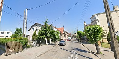 Bezpieczeństwo przy szkole. Burmistrz: Planujemy ustawienie lustra drogowego-12134