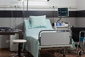 Lek wycofany z powodu zanieczyszczeń. W środku znaleziono fragmenty szkła-12787