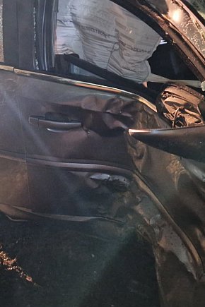 Samochód uderzył w drzewo w Zofijówce. Interweniowały służby-1029