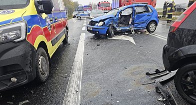 Zderzenie dwóch samochodów osobowych w Busewie. Trzy osoby ranne [FOTO]-12818