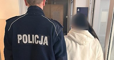 O krok od tragedii! Pijana matka, 7-letni syn na balkonie.-12843